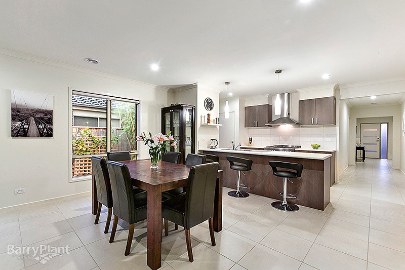 16 Blackledge Drive, Cranbourne East, VIC 3977 - Thumbnail 2 - 20/12/2019