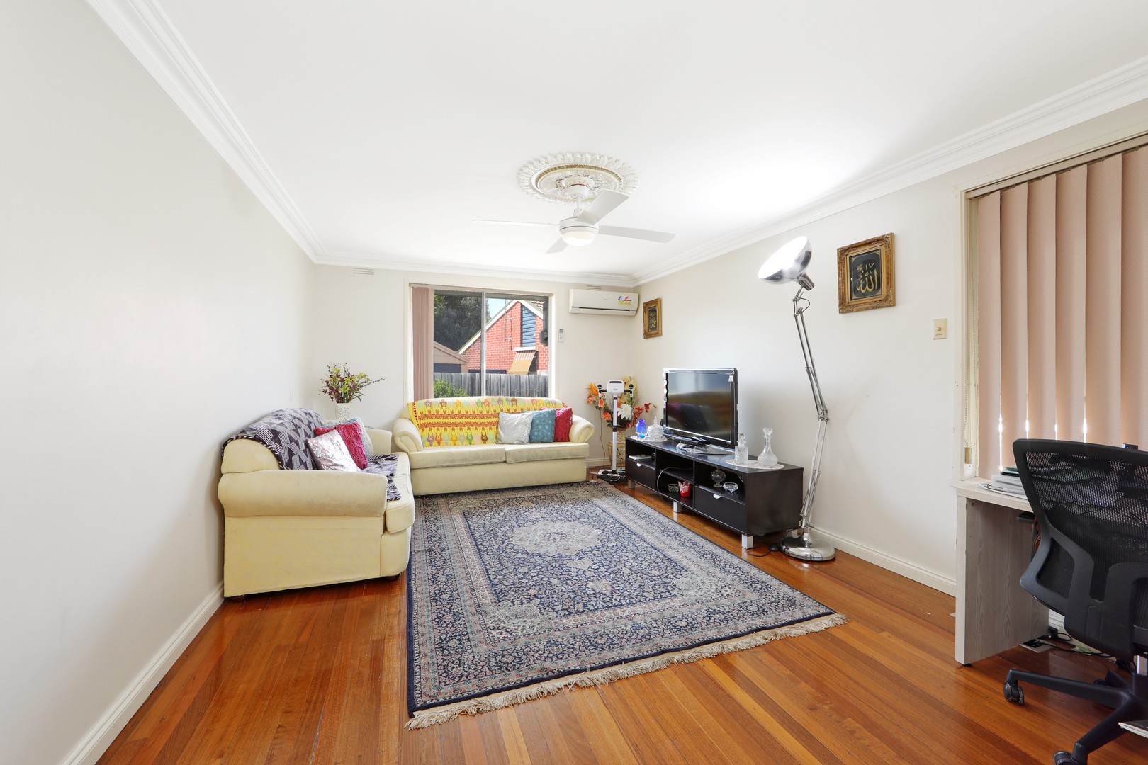 8 Nadia Court, Endeavour Hills, VIC 3802 - Thumbnail 2 - 27/12/2019