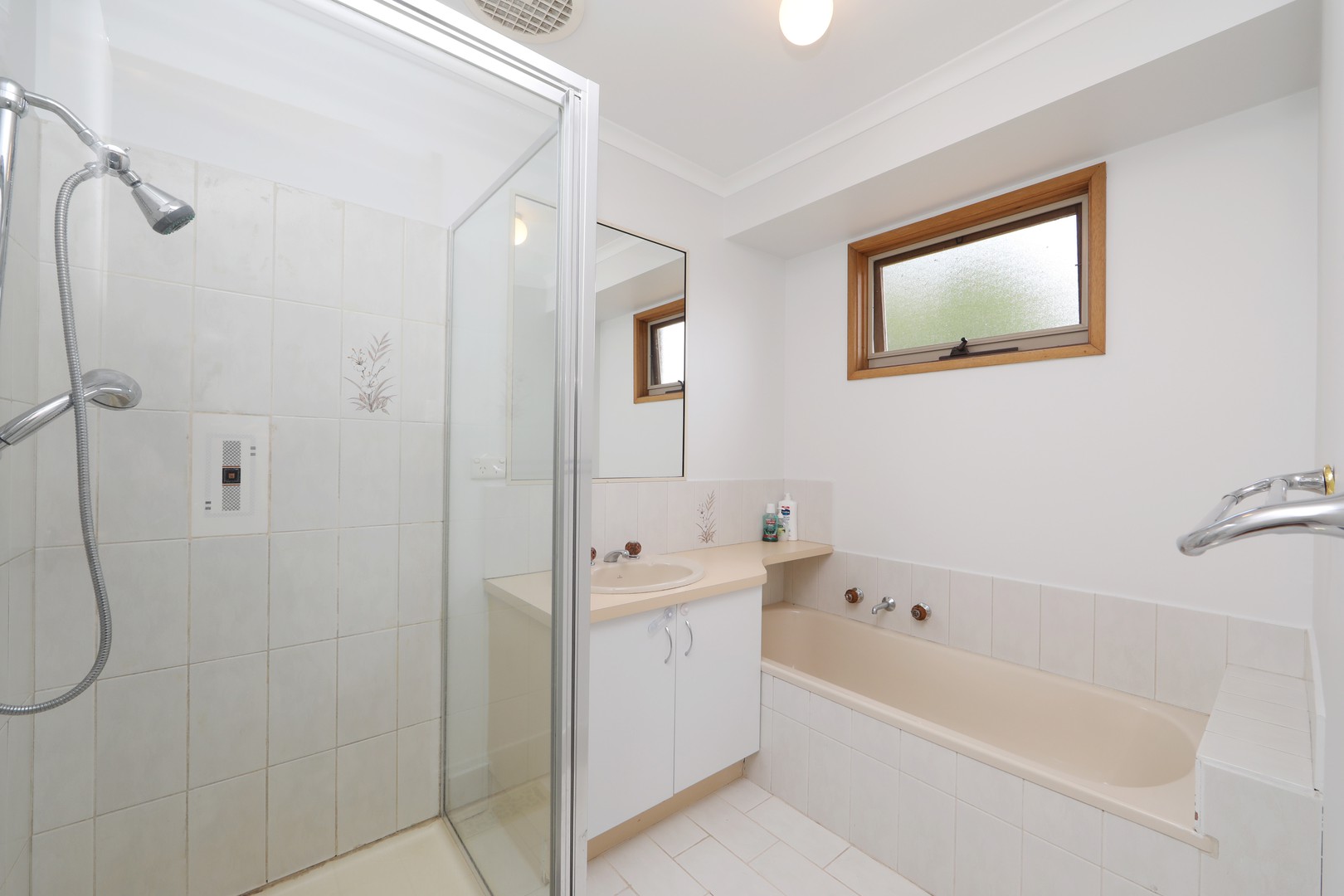 13 Severn Crescent, Rowville, VIC 3178 - Thumbnail 2 - 09/01/2020