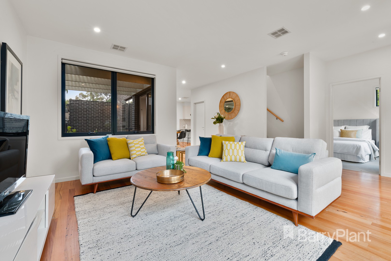 1/3 Ralph Street, Blackburn South, VIC 3130 - Thumbnail 2 - 21/01/2020