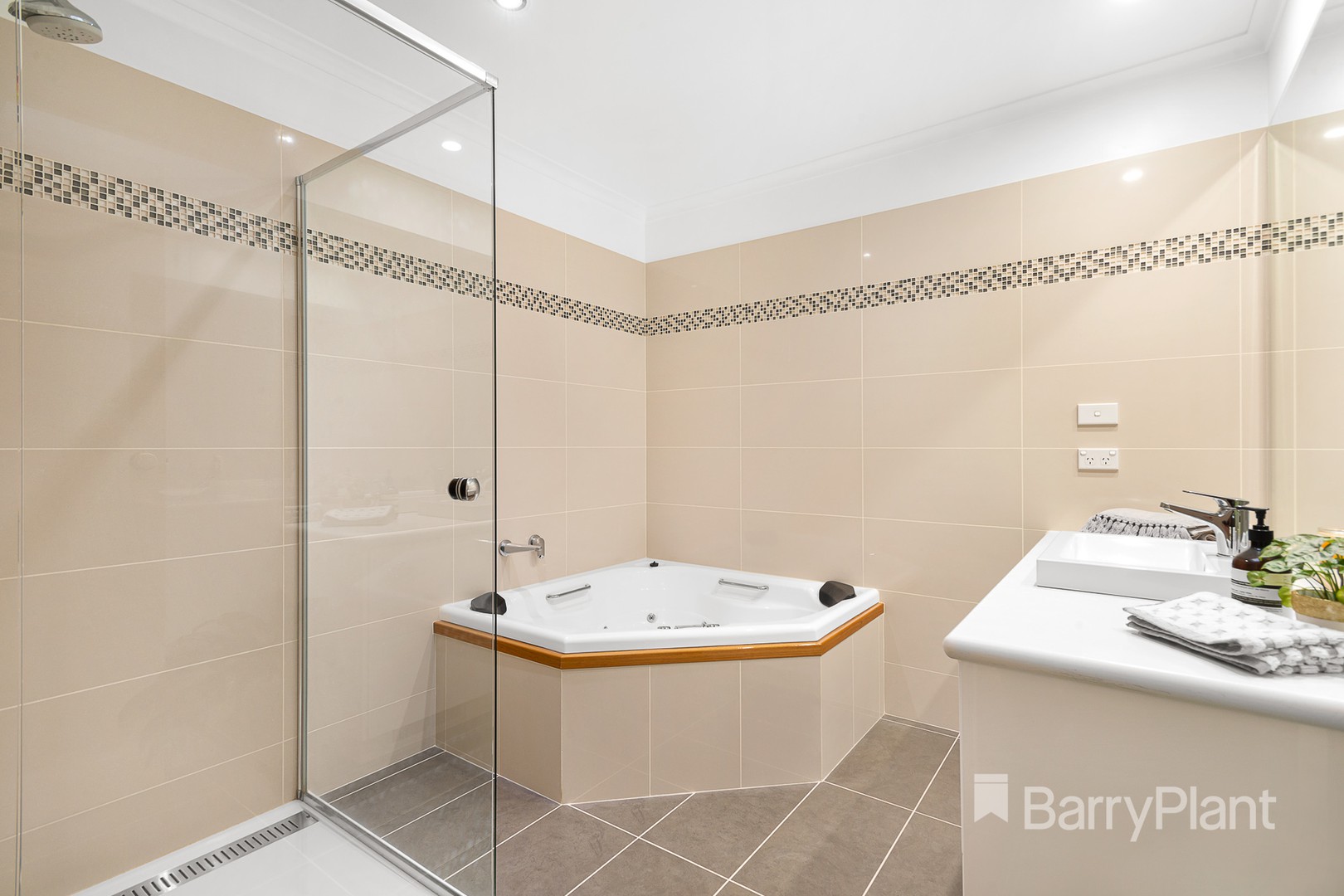 5 Ironbark CloseEltham, VIC 3095, Eltham - Thumbnail 4