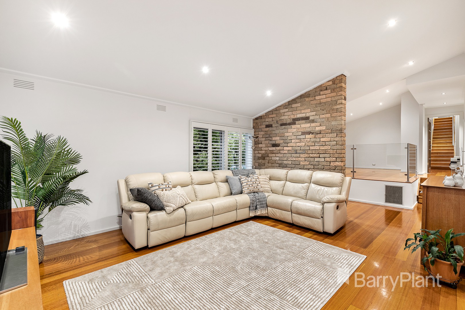10 Stradmore Avenue, Templestowe, VIC 3106, Templestowe - Thumbnail 2