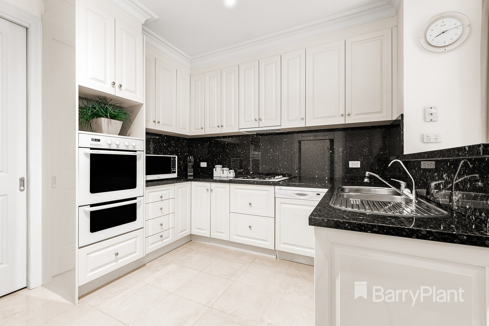 13 Laurie Road, Doncaster East, VIC 3109, Doncaster East - Thumbnail 3