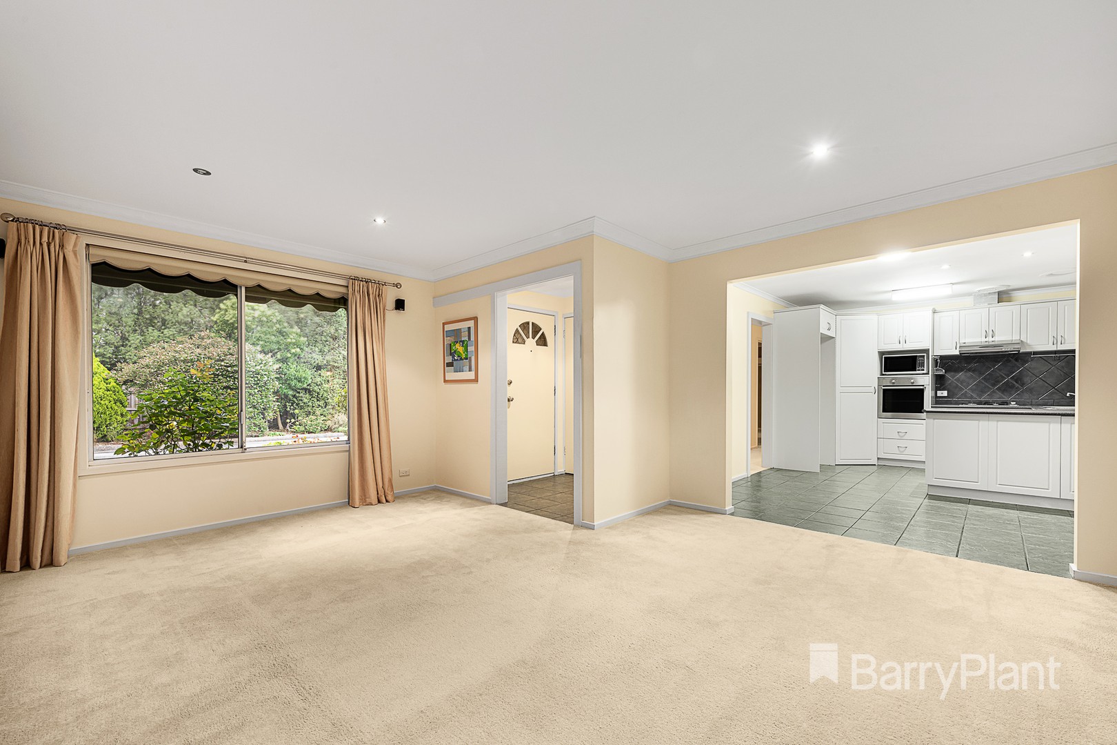 1/44 Beverley Street, Doncaster East, VIC 3109, Busby - Thumbnail 4