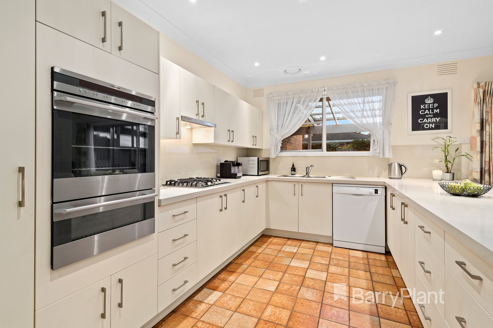 64 Hodgson Street, Templestowe Lower, VIC 3107 - Thumbnail 2 - 05/02/2020