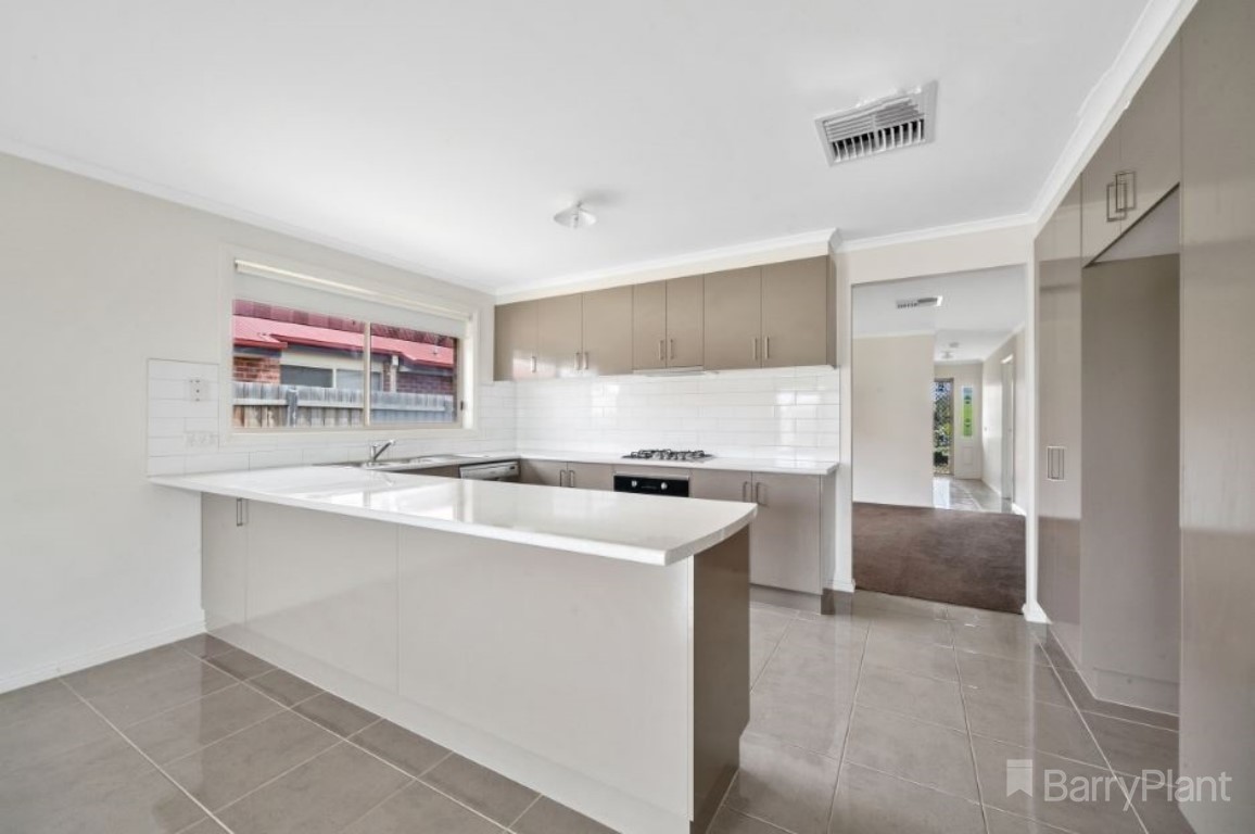 19 Goshawk Drive, Pakenham, VIC 3810 - Thumbnail 1 - 07/02/2020