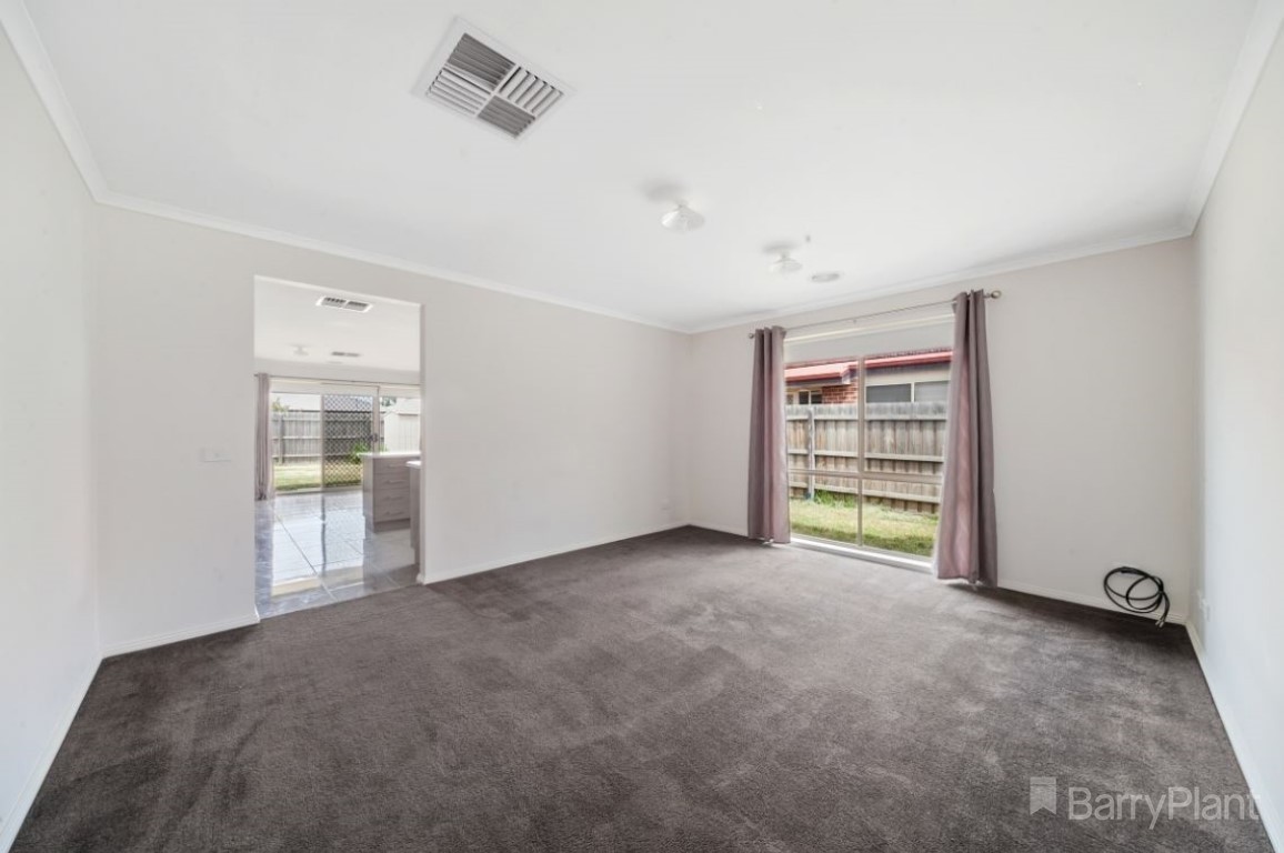 19 Goshawk Drive, Pakenham, VIC 3810 - Thumbnail 2 - 07/02/2020