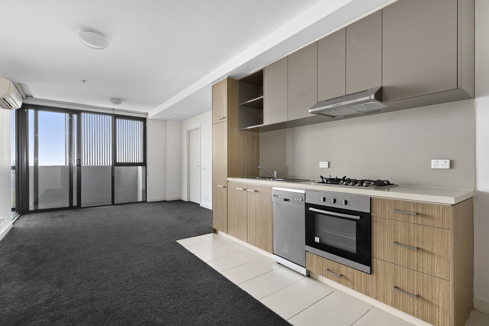 811/463 Docklands Drive, Docklands, VIC 3008 - Thumbnail 1 - 14/02/2020