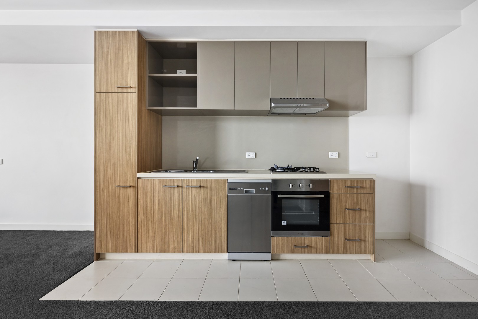 811/463 Docklands Drive, Docklands, VIC 3008 - Thumbnail 2 - 14/02/2020