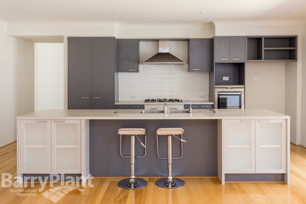 3 Beechwood Parade, Sanctuary Lakes, VIC 3030 - Thumbnail 1 - 04/03/2020