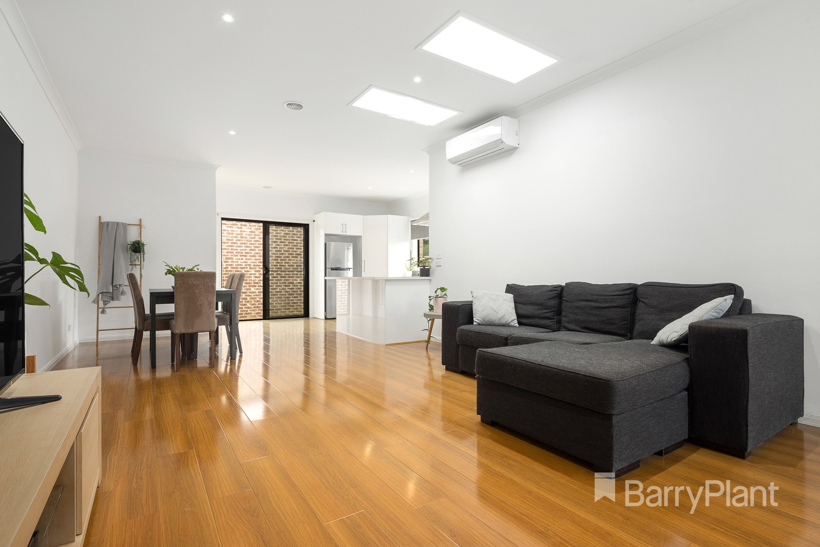 47 Harry Street, Cranbourne, VIC 3977 - Thumbnail 2 - 05/03/2020