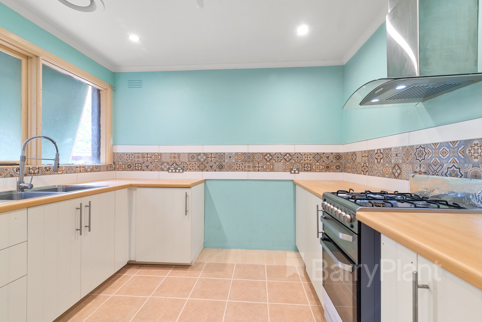 3/2 Orange Grove, Bayswater, VIC 3153 - Thumbnail 2 - 24/03/2020