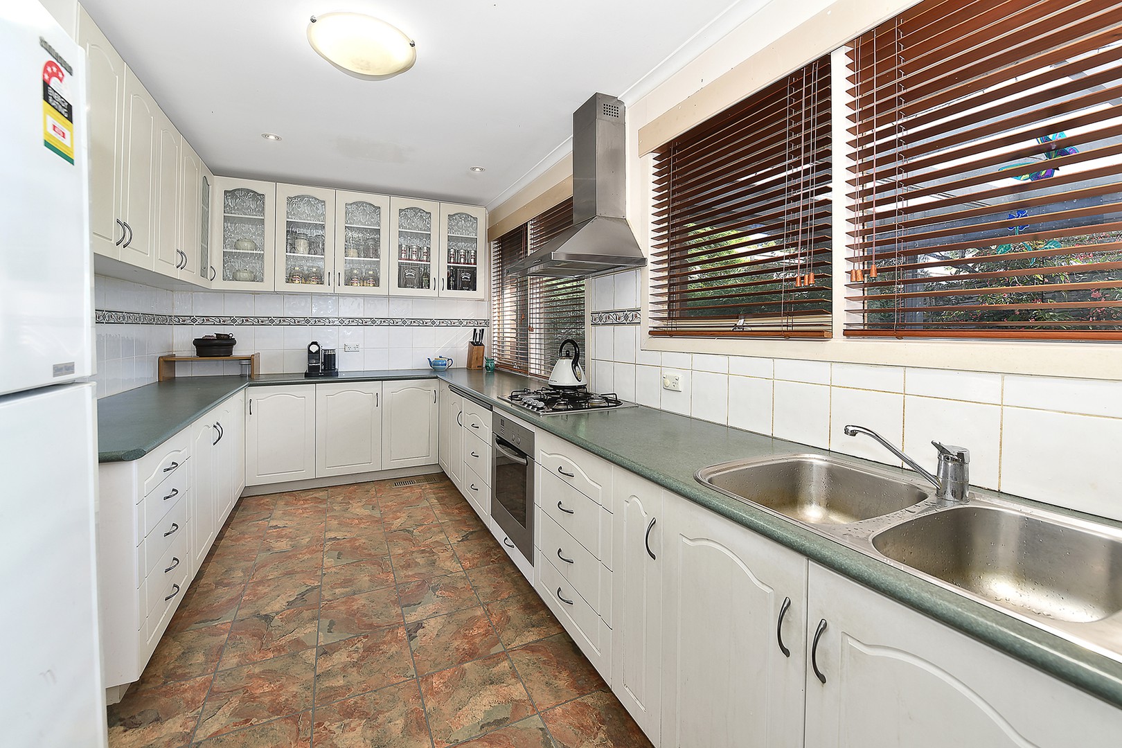 1/57 Lynden Grove, Mount Waverley, VIC 3149 - Thumbnail 2 - 02/04/2020