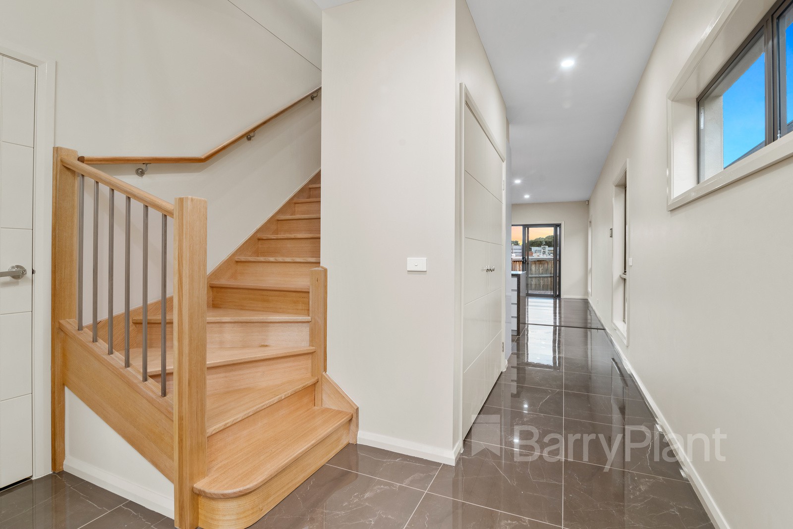 1/19 Janden Close, Knoxfield, VIC 3180 - Thumbnail 2 - 06/04/2020