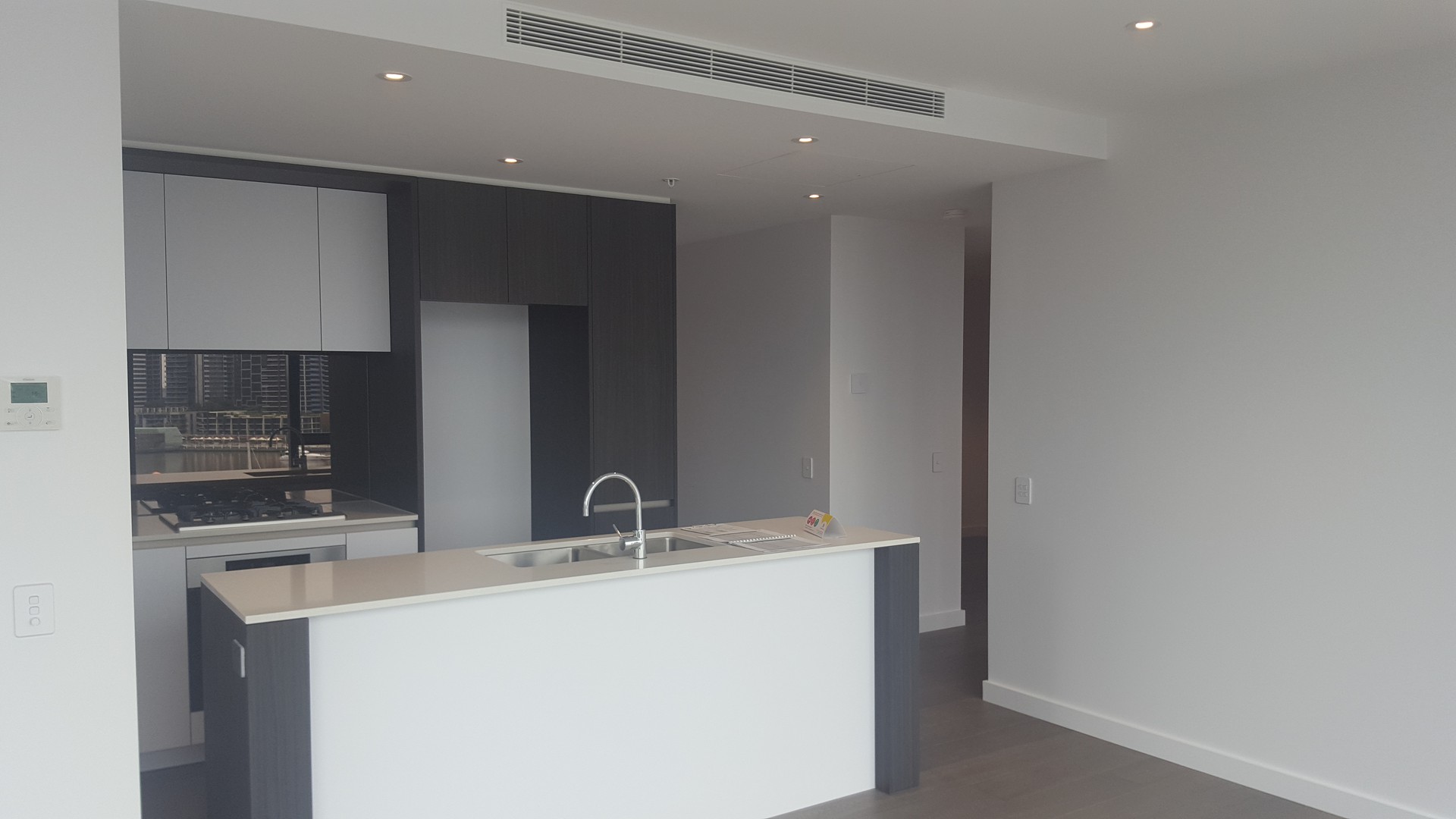 910/915 COLLINS Street, Docklands, VIC 3008 - Thumbnail 1 - 06/05/2020