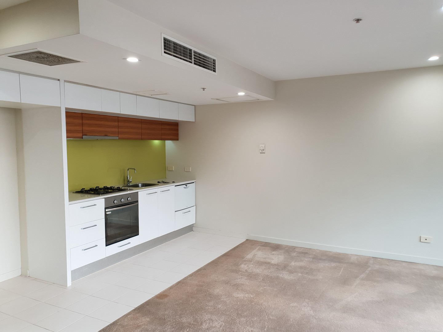 711/100 Harbour Esplanade, Docklands, VIC 3008 - Thumbnail 2 - 07/05/2020