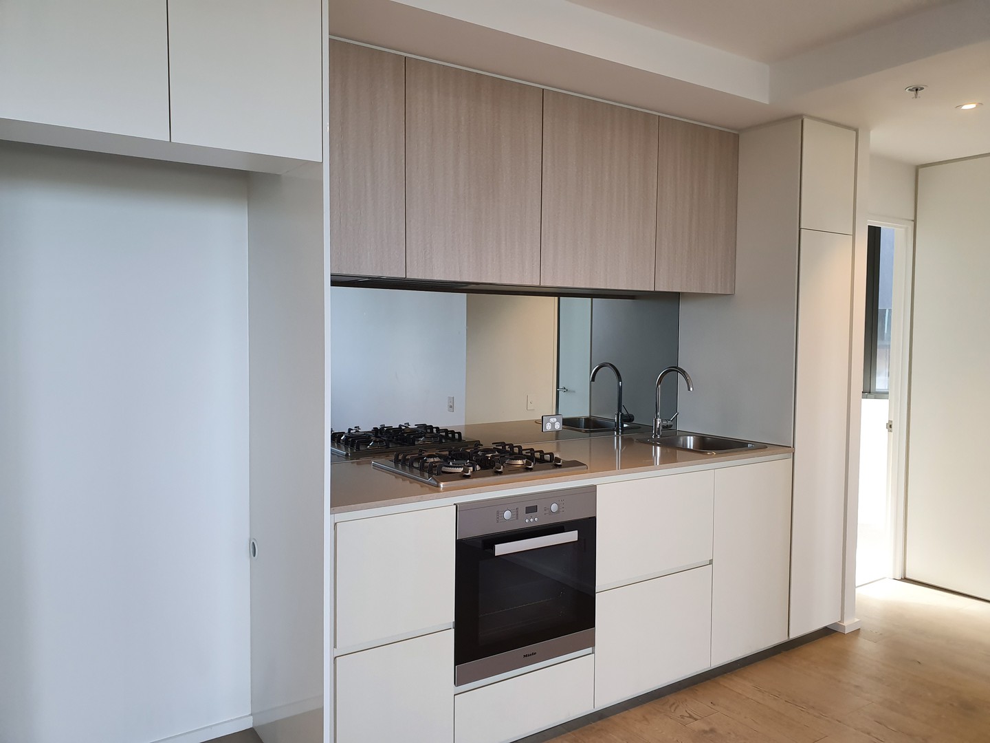 401s/883 Collins Street, Docklands, VIC 3008 - Thumbnail 2 - 07/05/2020