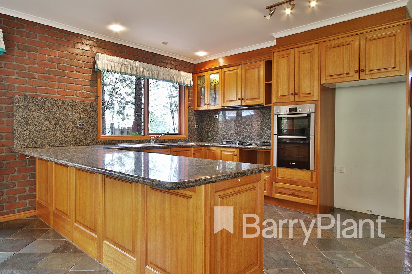 52 Kelway Crescent, Eltham North, VIC 3095 - Thumbnail 1 - 08/05/2020