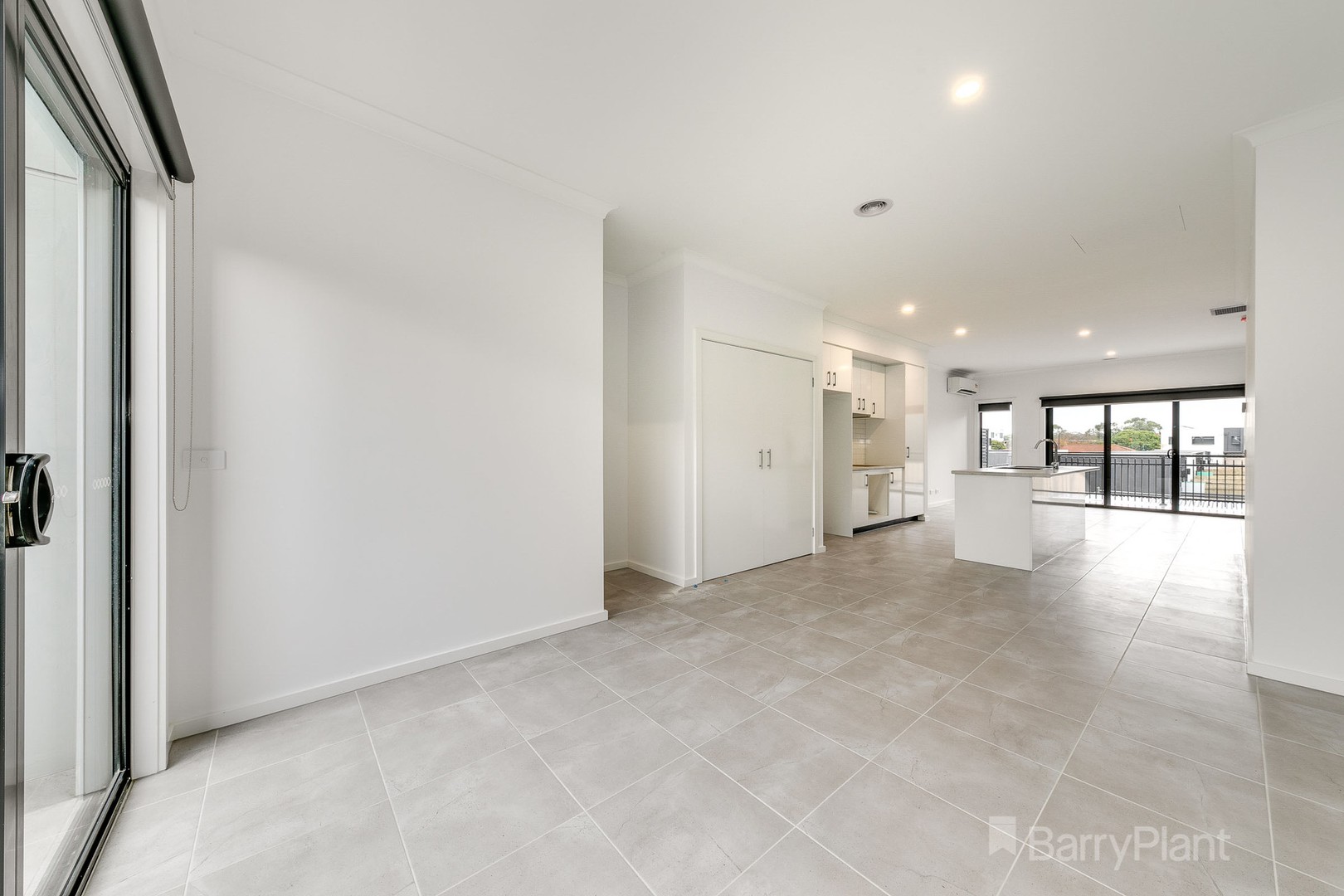 9 Ripplebrook Walk, Pakenham, VIC 3810 - Thumbnail 2 - 18/05/2020
