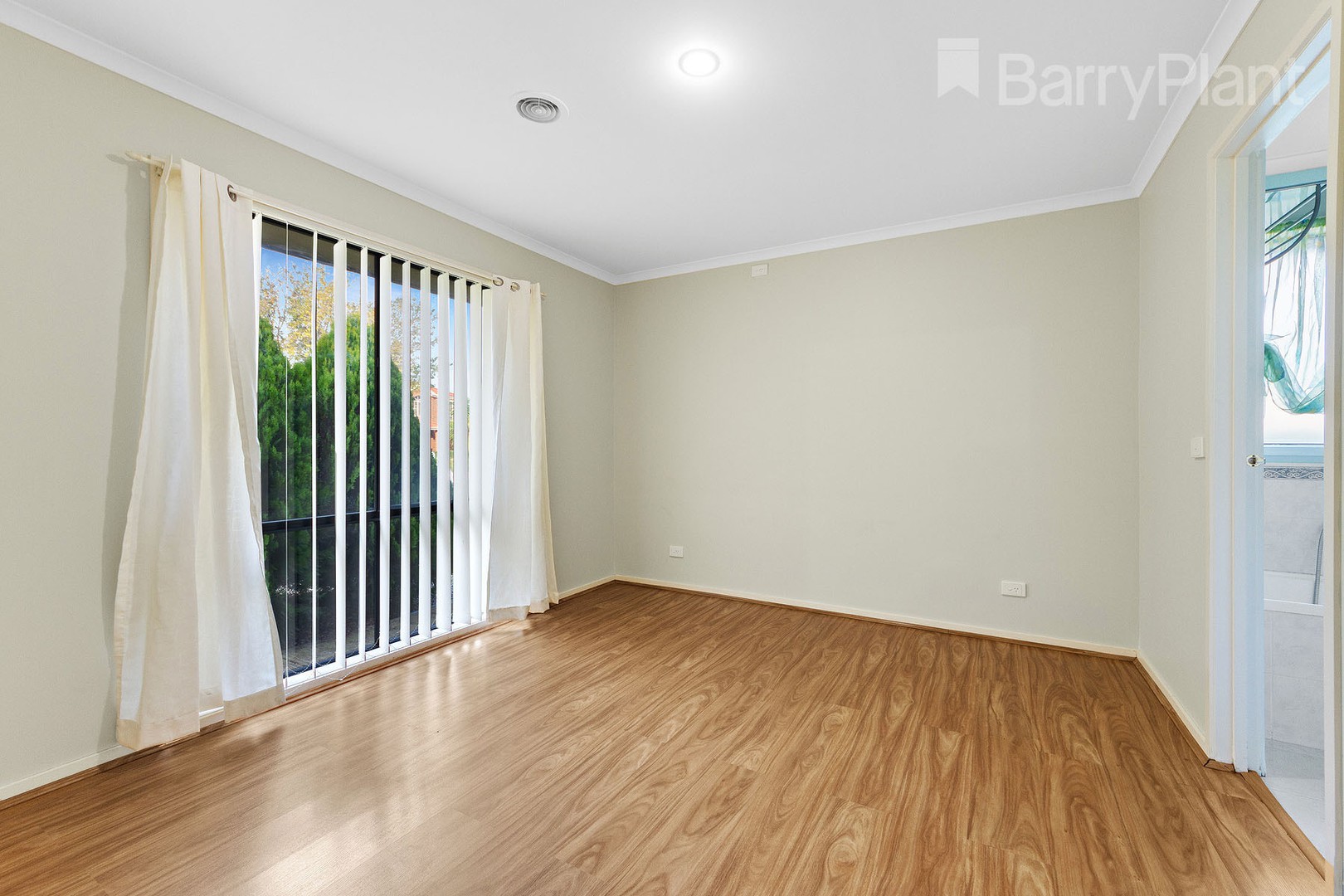 26 Strickland Crescent, Burnside, VIC 3023 - Thumbnail 2 - 25/05/2020
