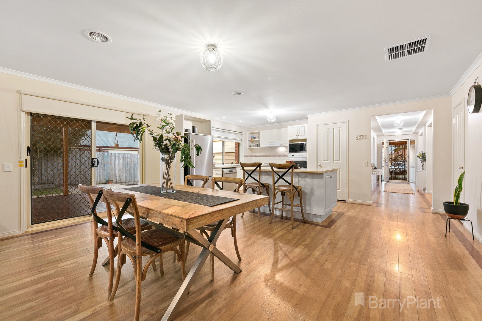 8 Lomandra Court, Narre Warren South, VIC 3805 - Thumbnail 2 - 26/05/2020