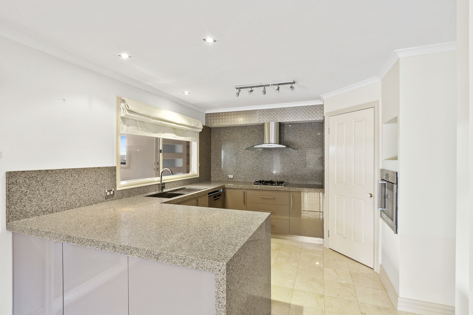 33 Grandview CrescentHillside, VIC 3037, Hillside - Thumbnail 2