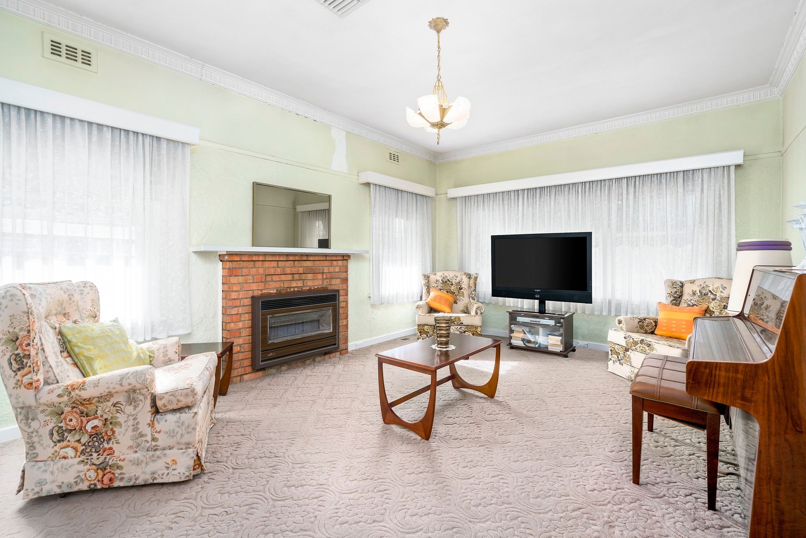 22 Valencia Street, Aberfeldie, VIC 3040 - Thumbnail 2 - 28/05/2020