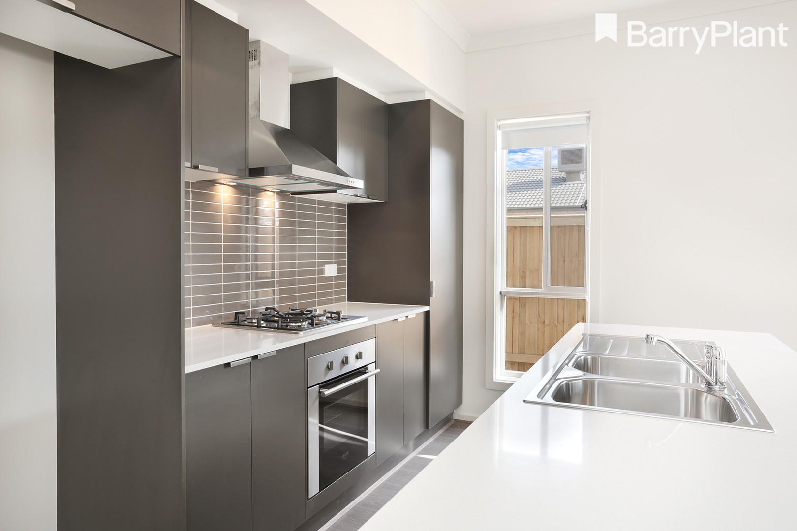 124 Evesham Drive, Point Cook, VIC 3030 - Thumbnail 2 - 01/06/2020