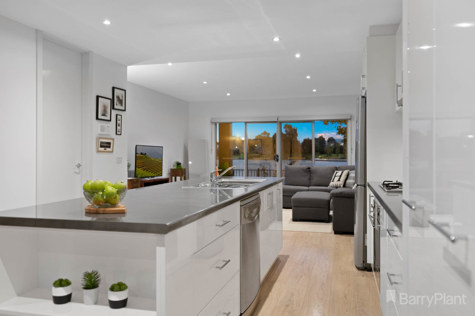 2/2 The EntrancePakenham, VIC 3810, Pakenham - Thumbnail 3