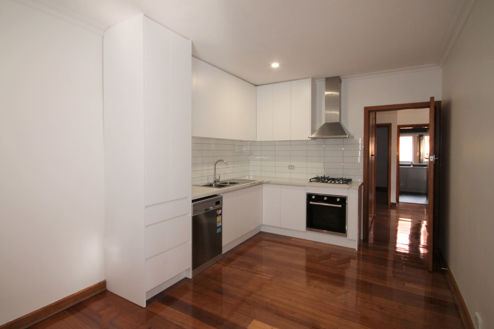 2 Joan Court, Reservoir, VIC 3073 - Thumbnail 2 - 09/06/2020