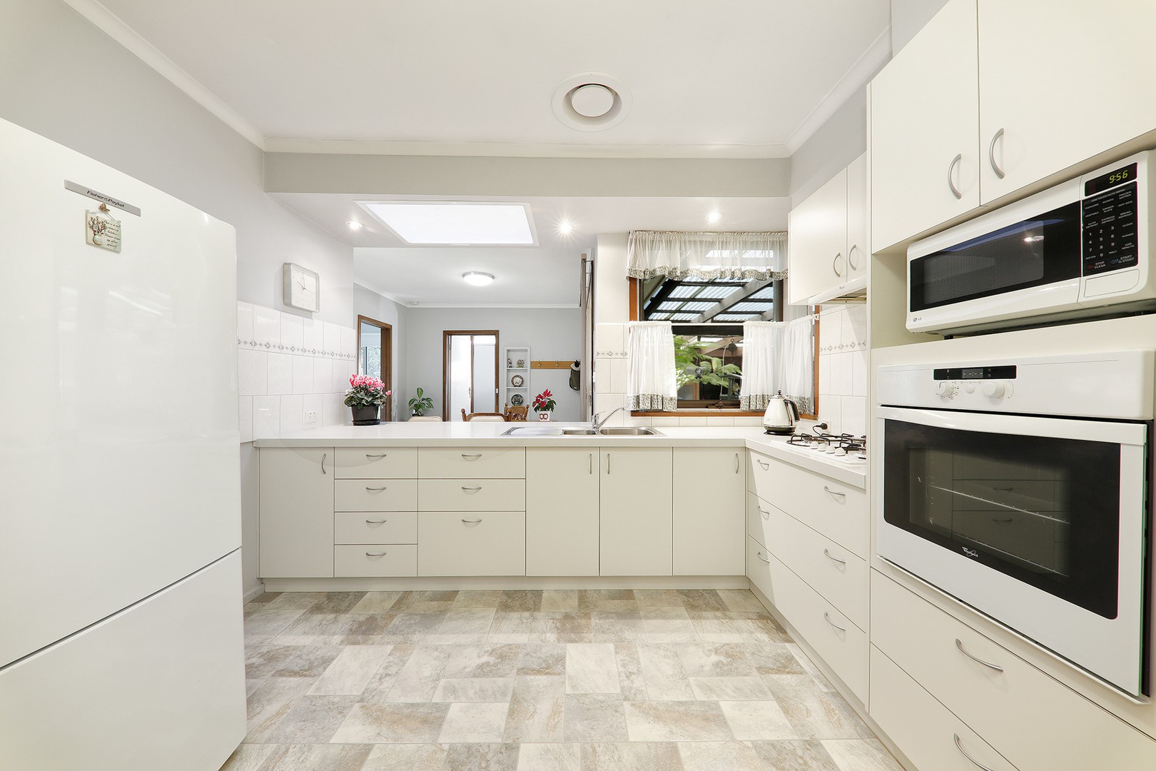 52 Strada CrescentWheelers Hill, VIC 3150, Wheelers Hill - Thumbnail 5