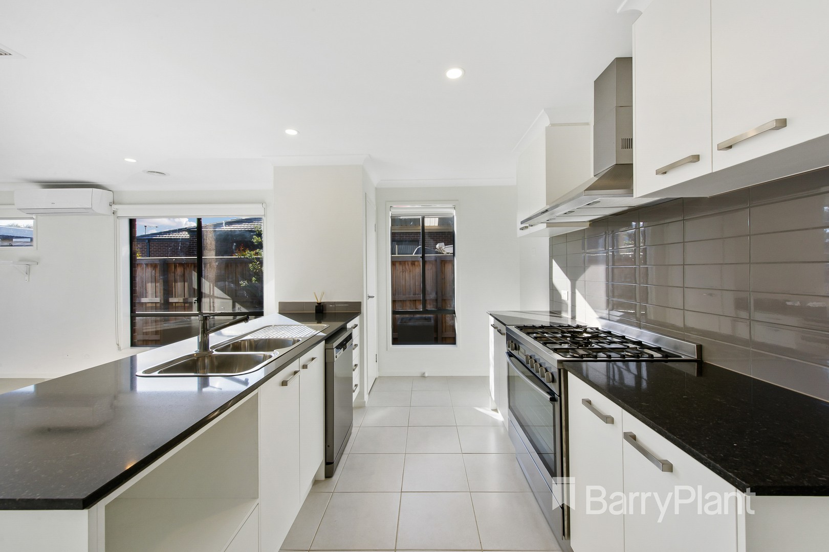 48 Attunga GroveWerribee, VIC 3030, Werribee - Thumbnail 2
