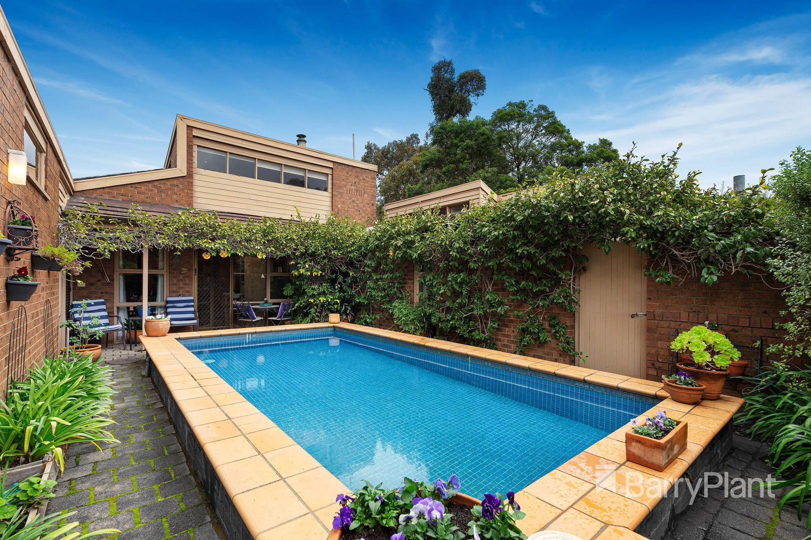 10 Robert CourtViewbank, VIC 3084, Viewbank - Thumbnail 3