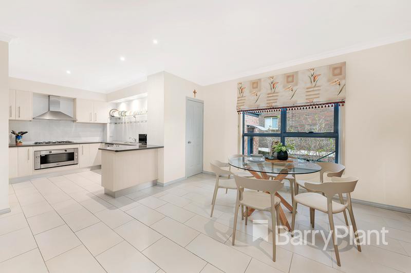 21 Palais CrescentSouth Morang, VIC 3752, South Morang - Thumbnail 3