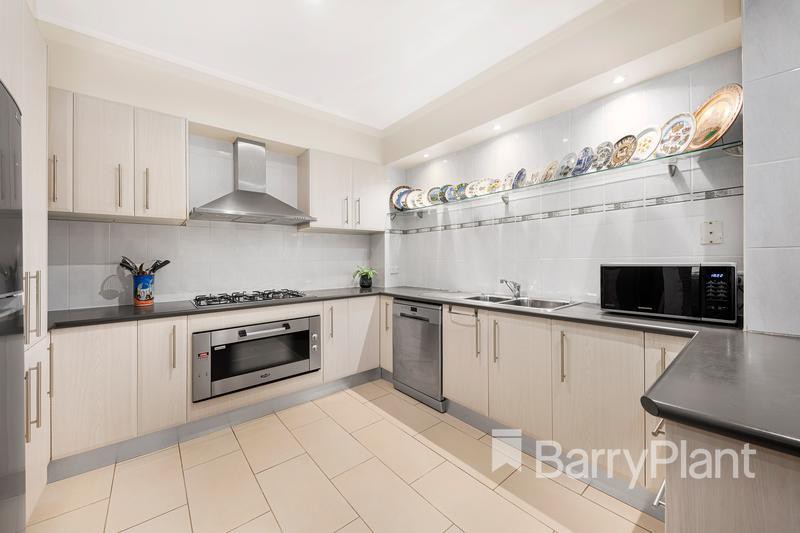 21 Palais CrescentSouth Morang, VIC 3752, South Morang - Thumbnail 4