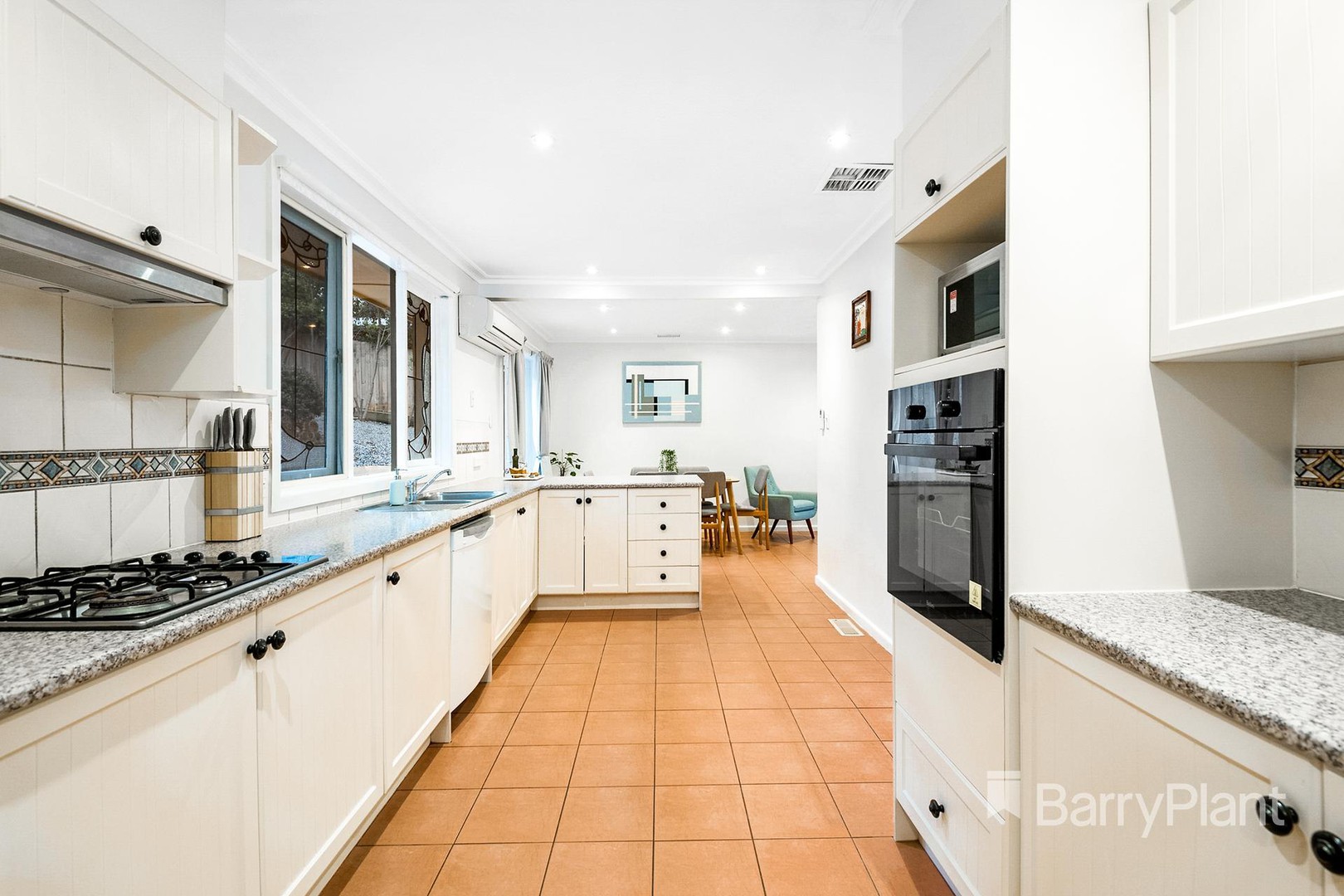 8 Suzanne CourtBriar Hill, VIC 3088, Briar Hill - Thumbnail 4