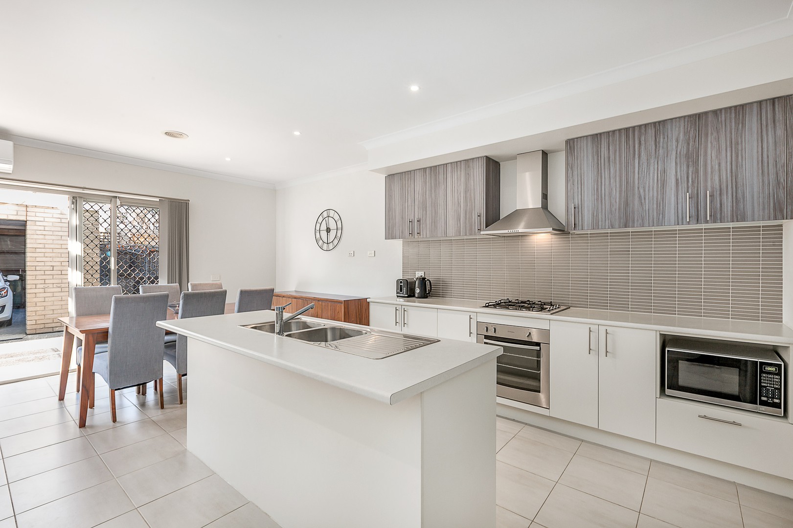 11 Firefalls Close, Huntingdale, WA, 6110, Huntingdale - Thumbnail 2