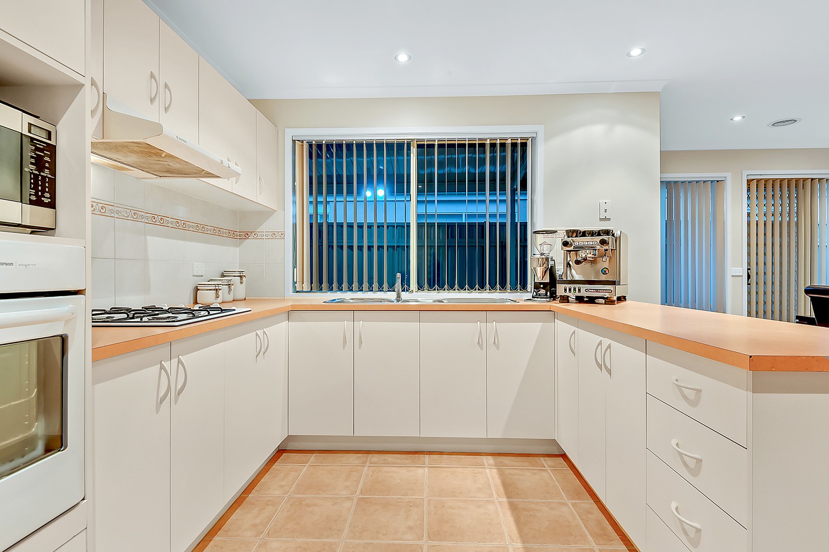 13 Bathurst Close, Craigieburn, VIC 3064 - Thumbnail 2 - 14/07/2020