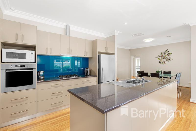 37 The Lakes BoulevardSouth Morang, VIC 3752, South Morang - Thumbnail 3