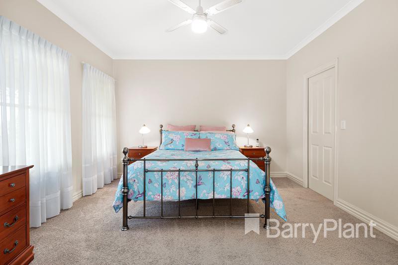 37 The Lakes BoulevardSouth Morang, VIC 3752, South Morang - Thumbnail 6