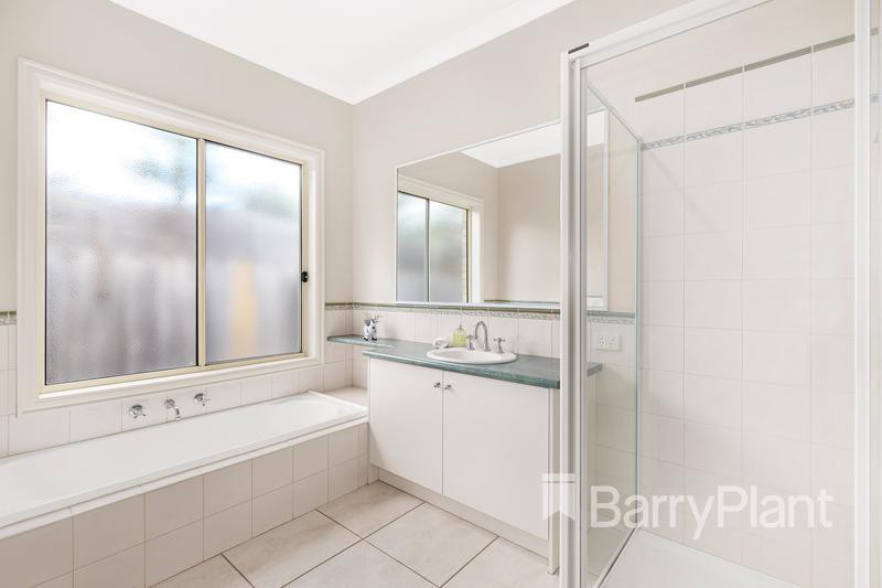 37 The Lakes BoulevardSouth Morang, VIC 3752, South Morang - Thumbnail 7