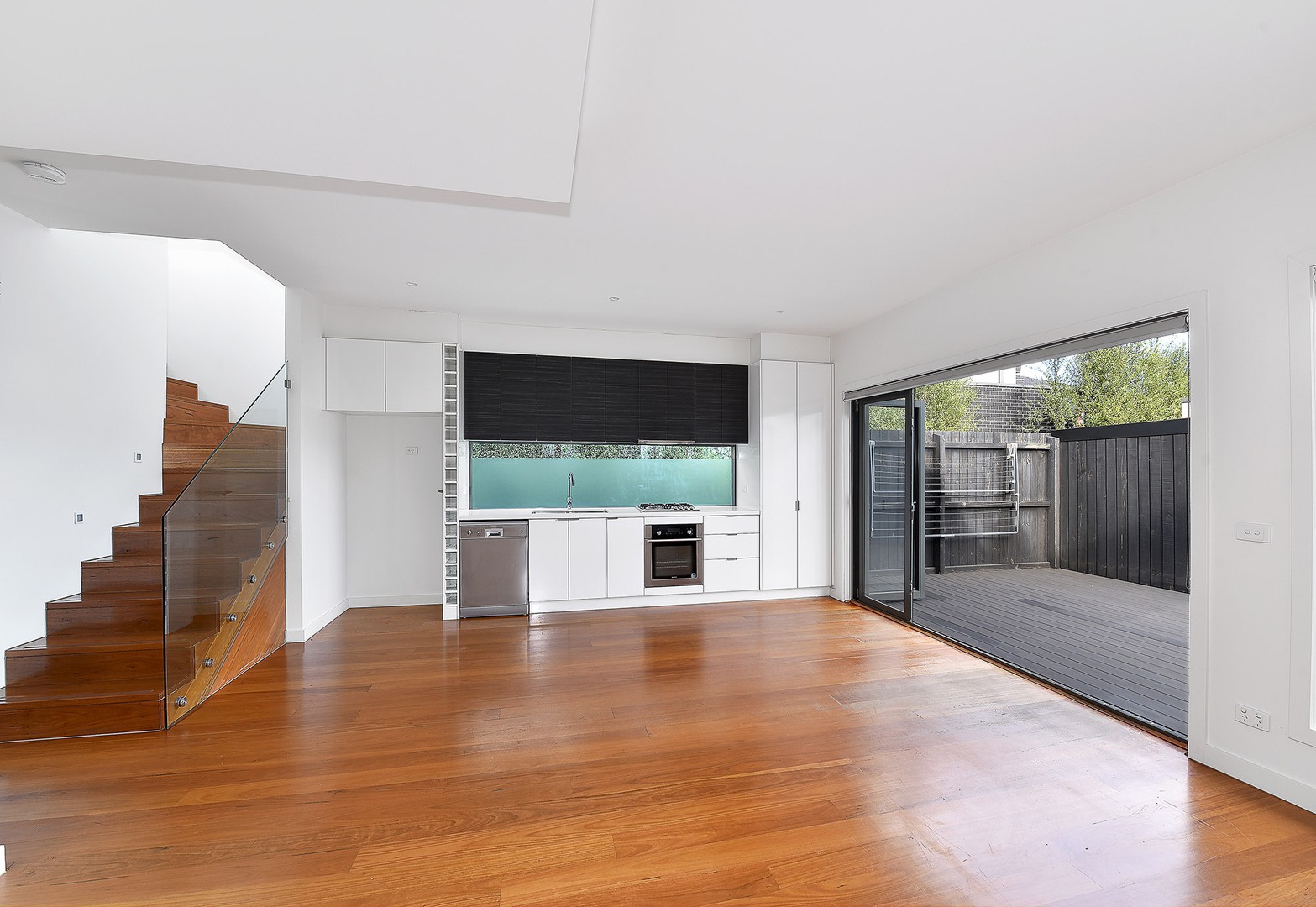 1/133 Deakin Street, Essendon, VIC 3040 - Thumbnail 1 - 20/07/2020