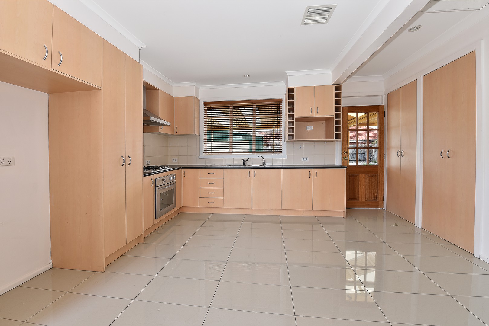 31 Ridge Drive, Avondale Heights, VIC 3034 - Thumbnail 2 - 24/07/2020