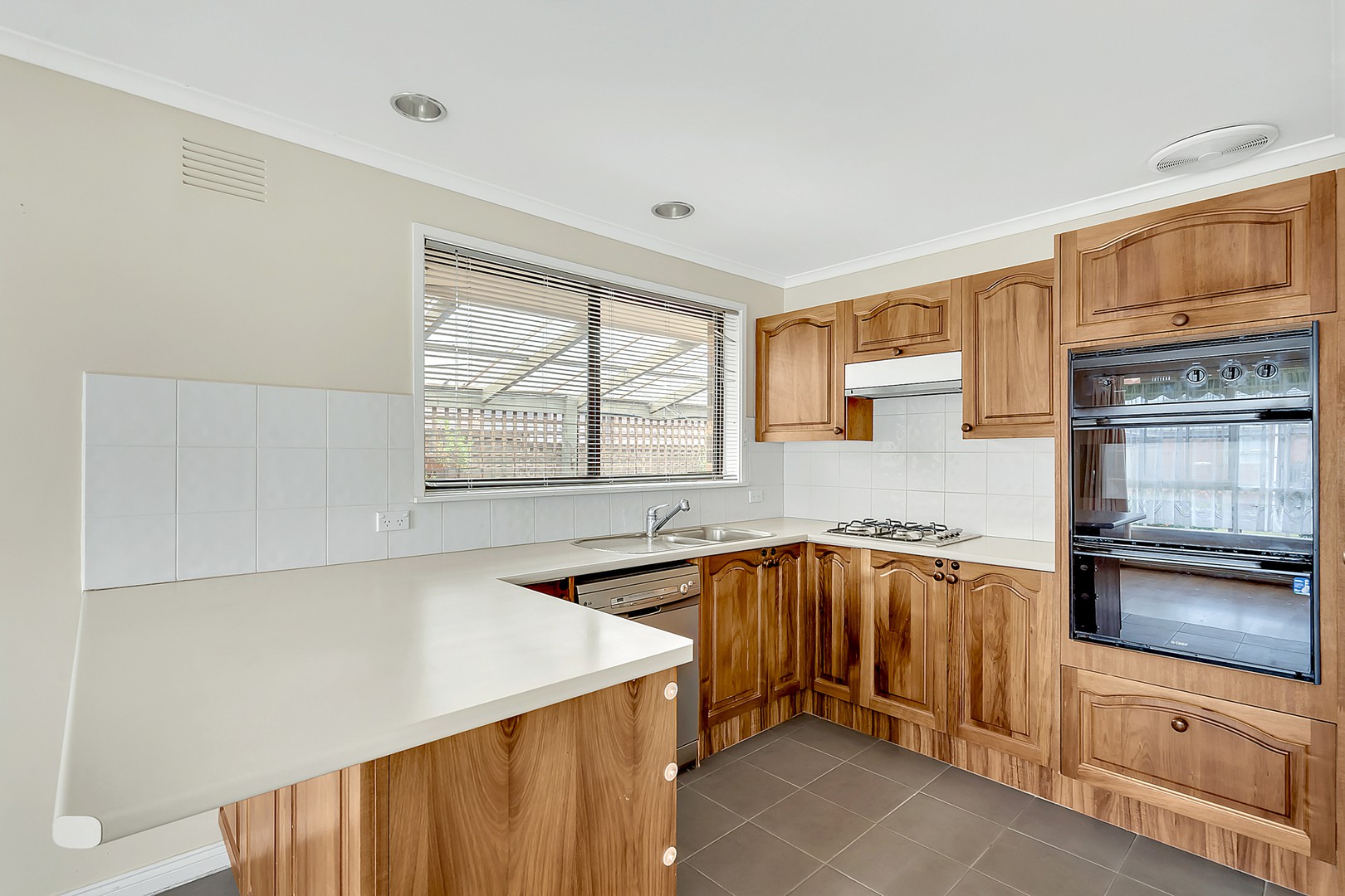 29 Langdon CrescentCraigieburn, VIC 3064, Craigieburn - Thumbnail 3