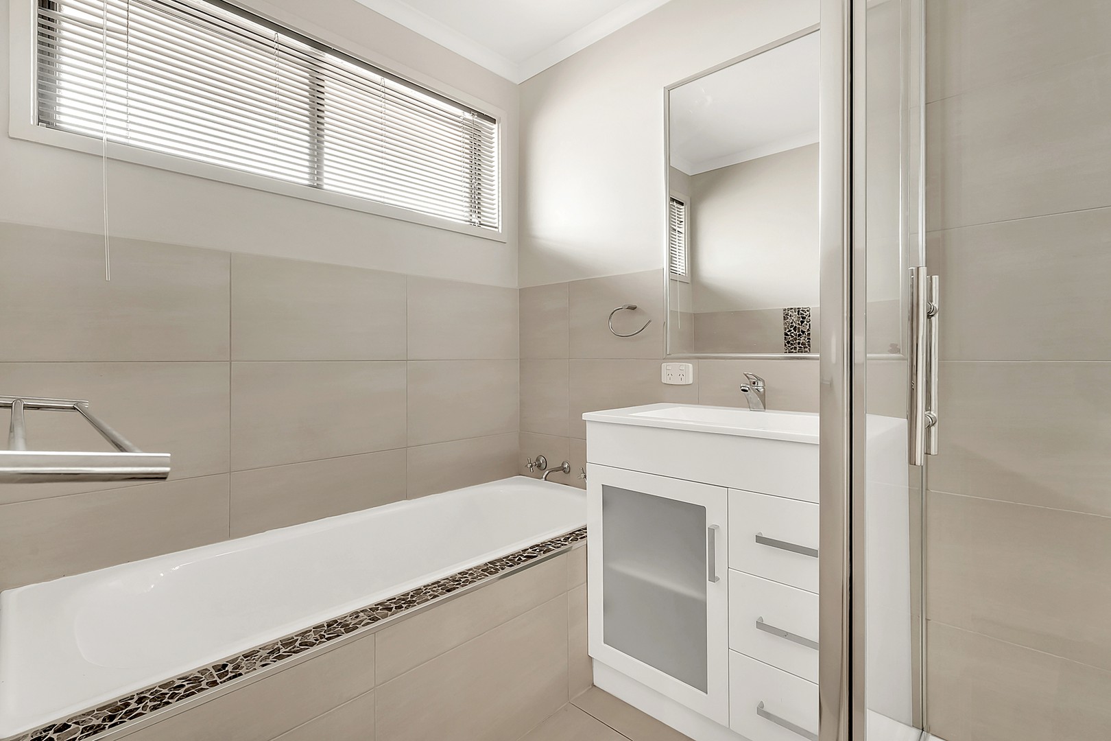 29 Langdon CrescentCraigieburn, VIC 3064, Craigieburn - Thumbnail 7