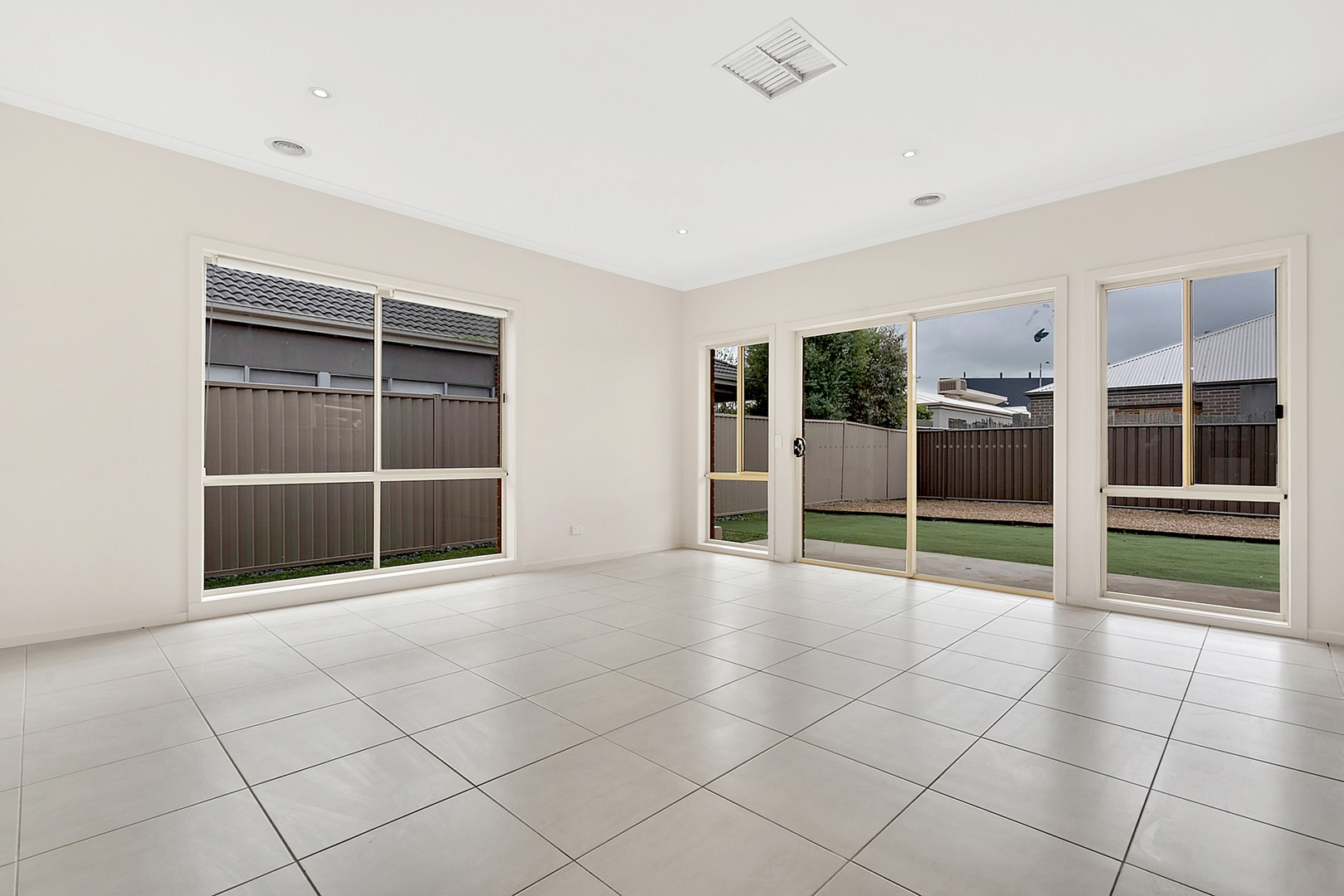 8 Healesville LoopCraigieburn, VIC 3064, Craigieburn - Thumbnail 3