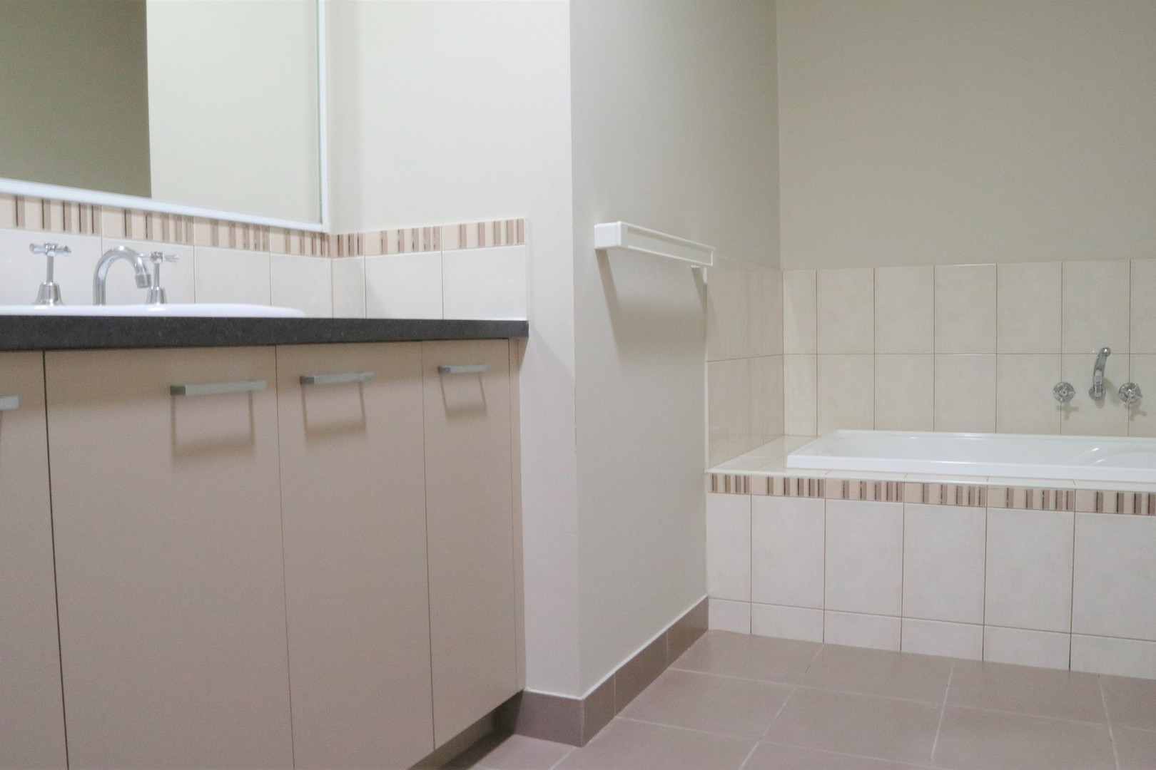 10 Herryls Lane, Craigieburn, VIC 3064 - Thumbnail 2 - 14/08/2020