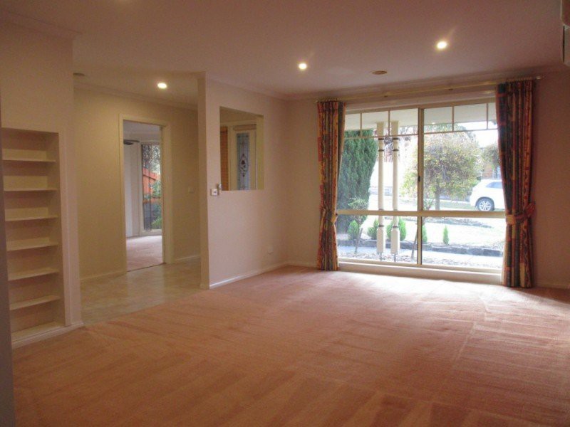 9 Stradbroke Close, Berwick, VIC 3806 - Thumbnail 1 - 10/09/2020