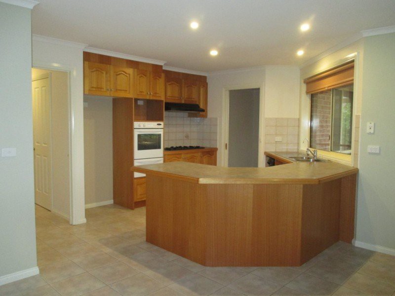 9 Stradbroke Close, Berwick, VIC 3806 - Thumbnail 2 - 10/09/2020