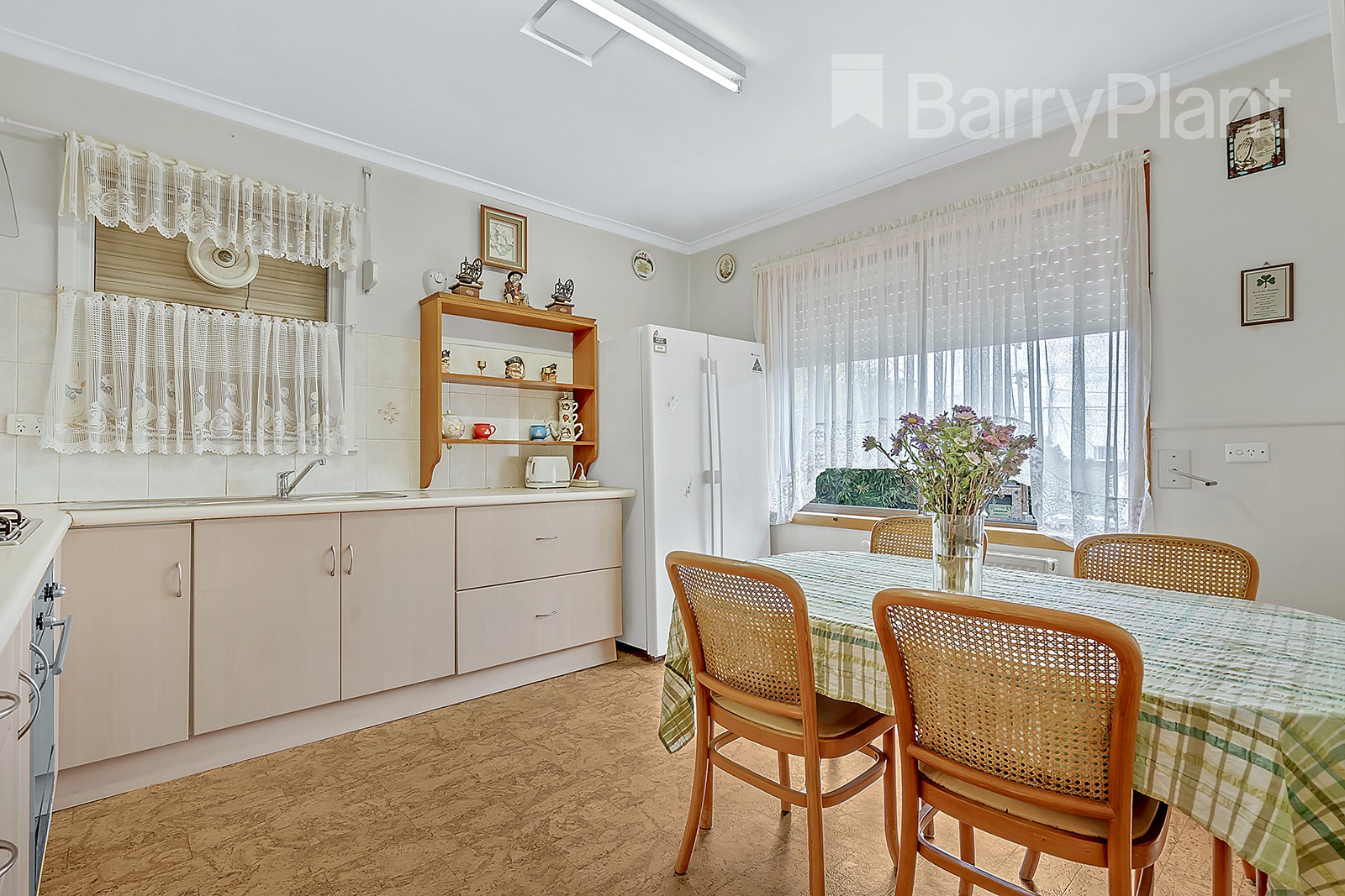 76 Summerhill Road, Reservoir, VIC 3073 - Thumbnail 2 - 15/09/2020